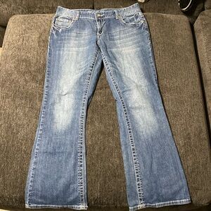 Maurice’s 11/12 Short Jeans